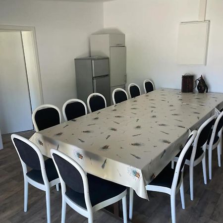 Ferienzimmer Mit Zwei Einzelbetten Und Gemeinschaftkueche Warnow  Kültér fotó