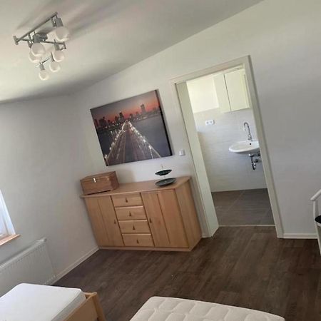Ferienzimmer Mit Zwei Einzelbetten Und Gemeinschaftkueche Warnow  Kültér fotó